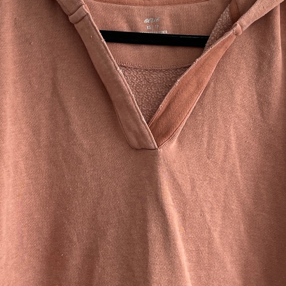 Aerie extra small hoodie, fits oversized like a medium. Worn a handful of times. - Picture 2 of 2